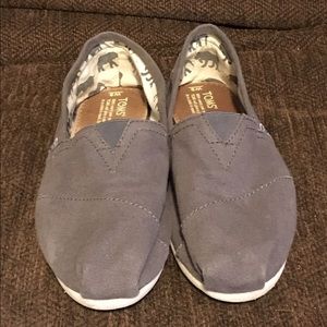 Gray Toms