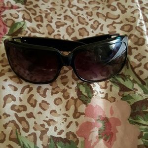 Kenneth Cole Reaction black sunglasses