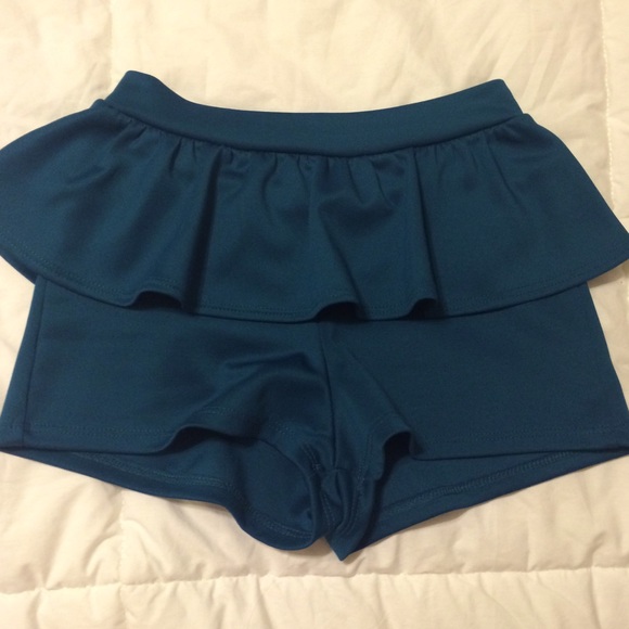 Shorts - Picture 2 of 3