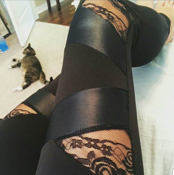 β‘SALEβ‘πHPπ Lace wet look leggings - Picture 2 of 3
