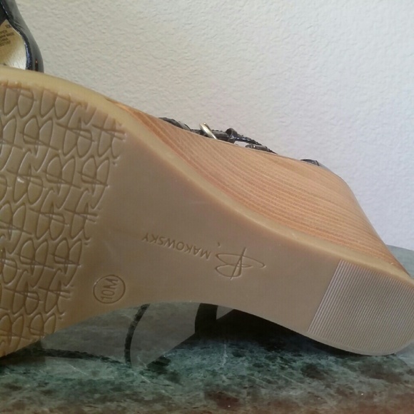 B. Makowsky patent leather wedges *NEW* - Picture 4 of 4