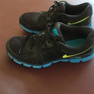 NIKE dual fusion St2