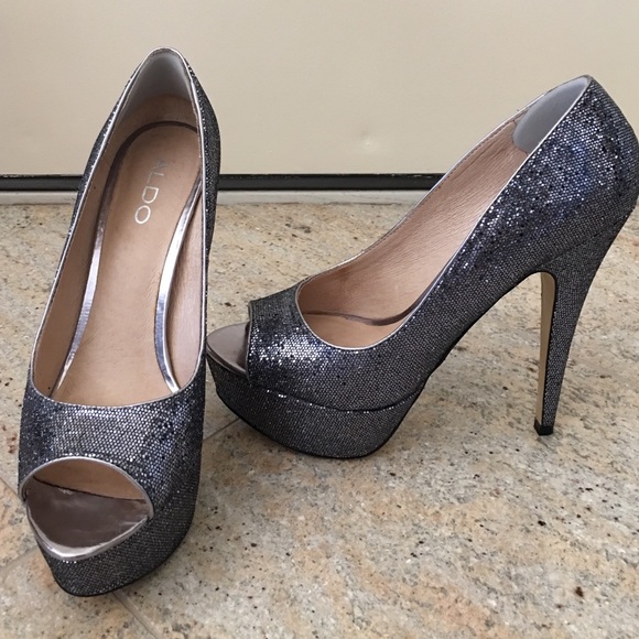 PRICE DROP 🎉🎉 Aldo grey/silver peep toe heels