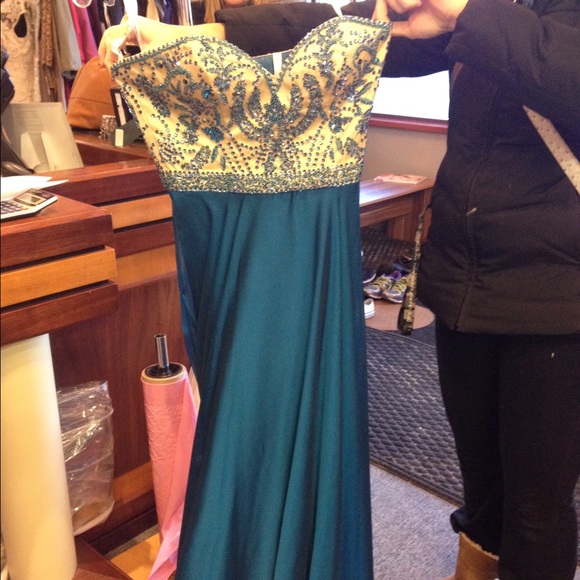 Prom Dress - Picture 2 of 3