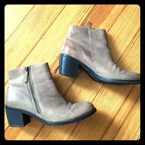 Matisse Presley ankle booties Taupe Leather 7.5