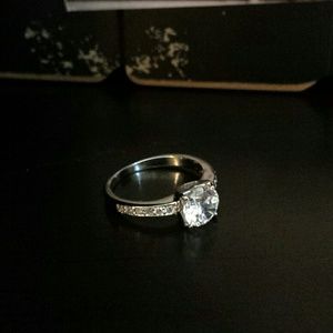 Beautiful size unknown ring