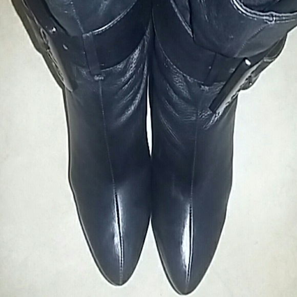 Bootie Excelent Condition - image 2