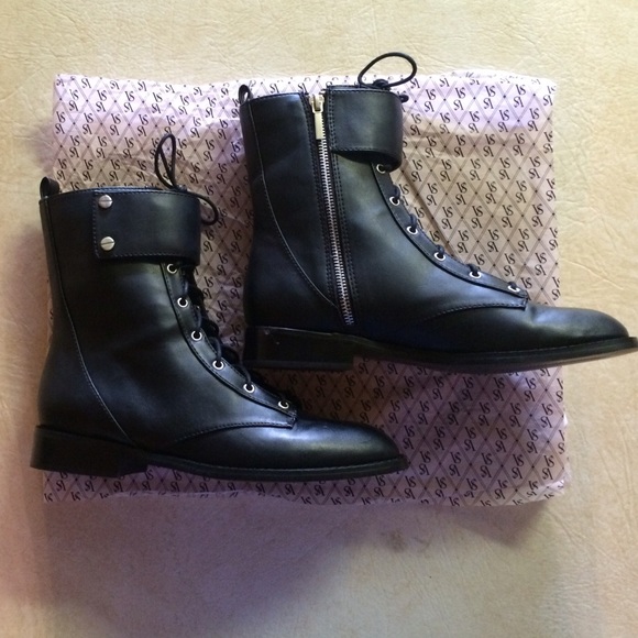 Victoria's Secret Shoes - NEW VICTORIA SECRET BLACK ANKLE BOOTS SIZE 7.5B!