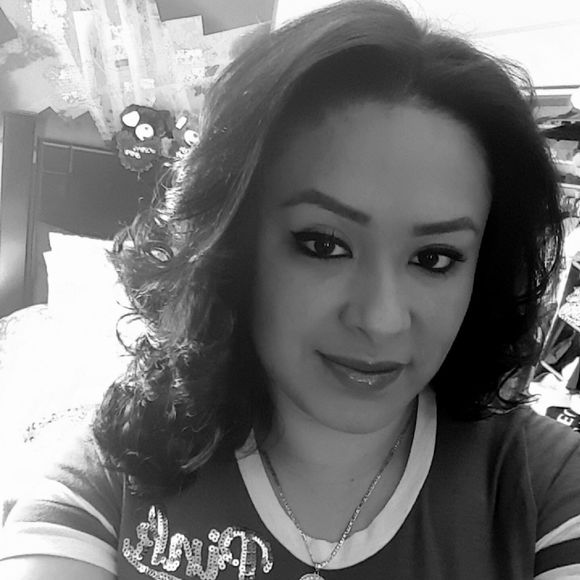 Meet your Posher, Sara - Picture 1 of 1