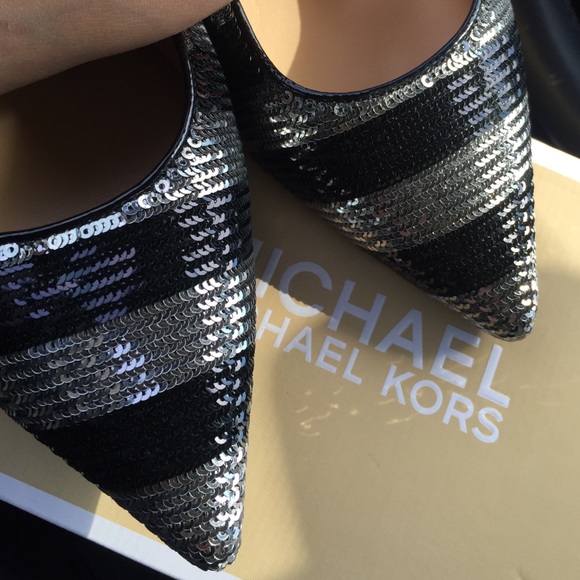 Gorgeous MK sequence flats - Picture 2 of 4