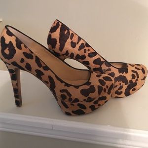 Gianni Bini faux leopard platform heels