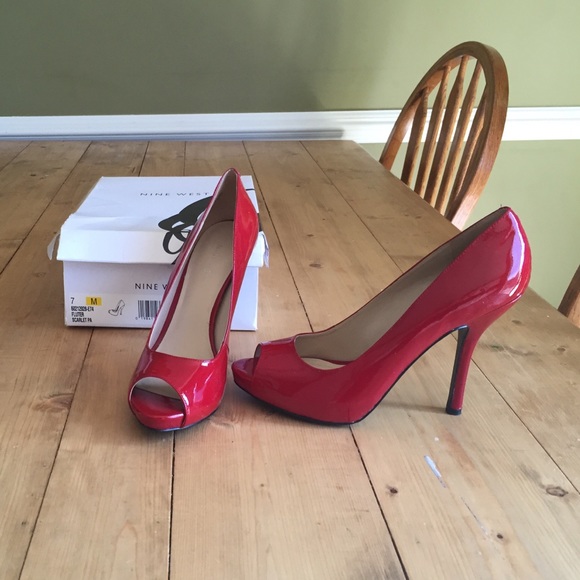 Size 7 Nine West peep toe heels