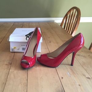 Size 7 Nine West peep toe heels