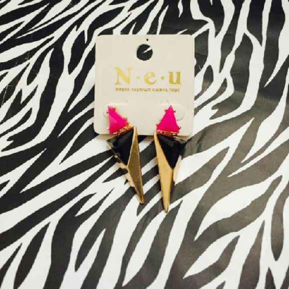 ??Dangling spike studs