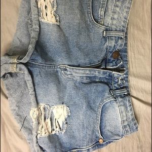 Distressed short shorts