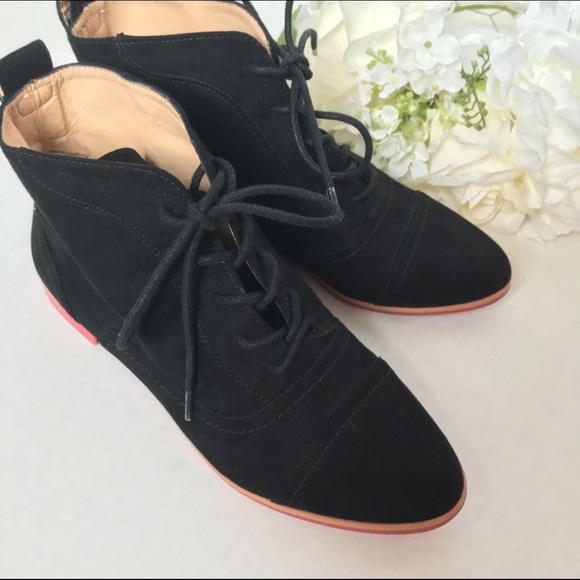 💙SOLD💙 Forever 21 // Lace Up Ankle Boots - Picture 2 of 4