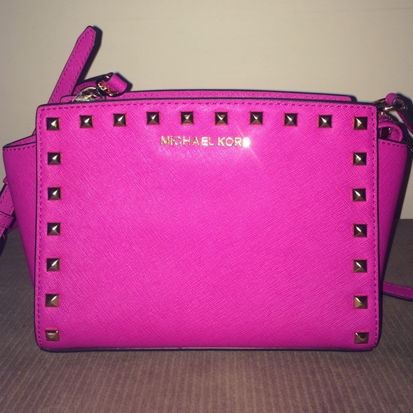 Fuschia Medium Michael Kors Selma handbag