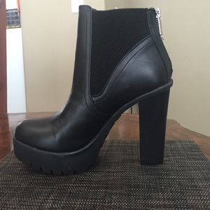 Steve Madden Amanda Black booties
