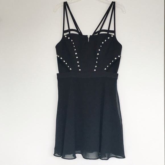 🎉3x HP🎉 NBD x Naven Twins Studded Cutout Dress - Picture 2 of 4
