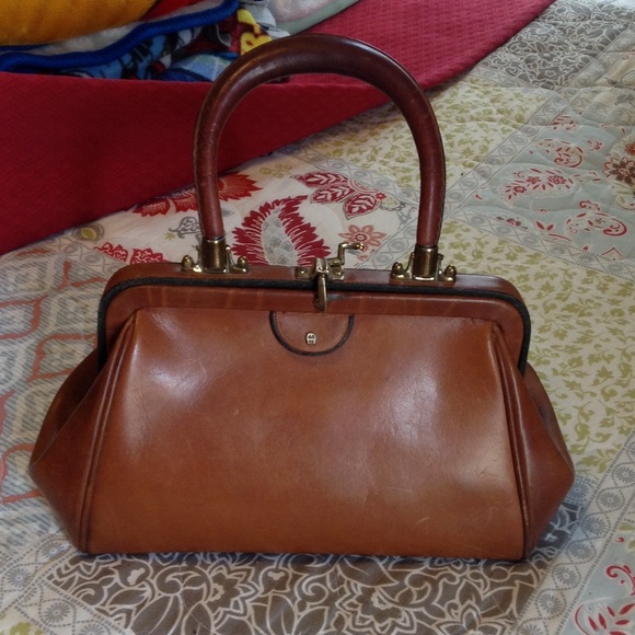 Etienne Aigner Handbags - 💊💉VINTAGE Brown Leather "Doctor-style" Handbag🔬