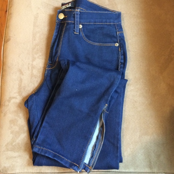 High Waisted Jeans.