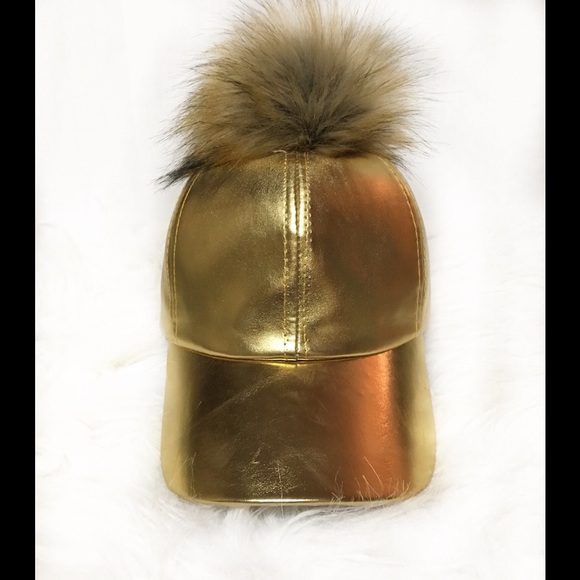 Accessories - ✨Metallic Pom Pom Hats✨