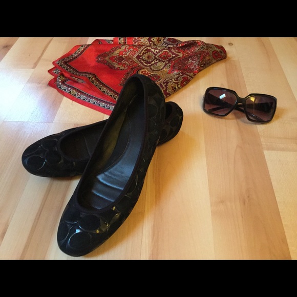 Coach black flats.Very cute!