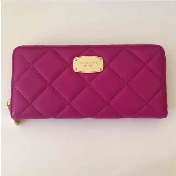❌SOLD❌ Authentic NWT Michael Kors Wallet