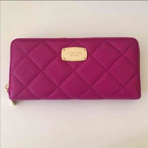 ❌SOLD❌ Authentic NWT Michael Kors Wallet