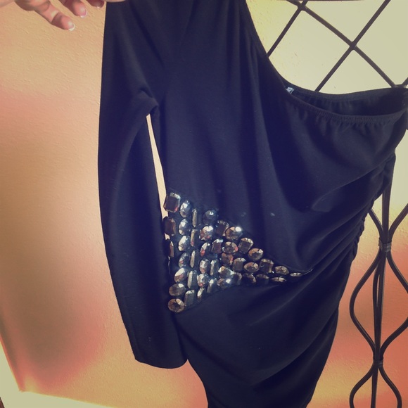 One sleeve stretchy dress