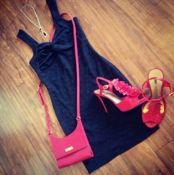 Black dress - Picture 1 of 4