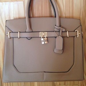 Love offers! Dasein handbag!!!