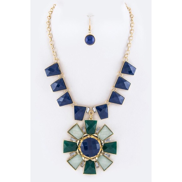 Jewelry - ☘Flower Drop Statement Necklace Set☘