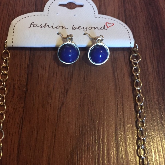 ☘Flower Drop Statement Necklace Set☘ - Picture 4 of 4