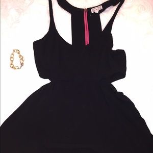 Style open side flow peplum top