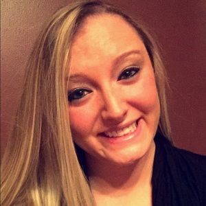 Meet your Posher, Raegan