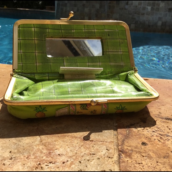 CLOSET CLOSED FOR SUMMER - Picture 3 of 4