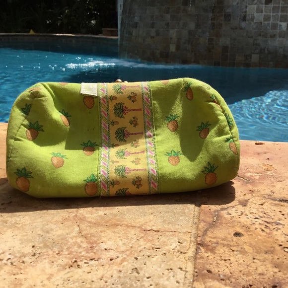 CLOSET CLOSED FOR SUMMER - Picture 4 of 4