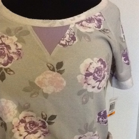 Flowered Top - Picture 3 of 3