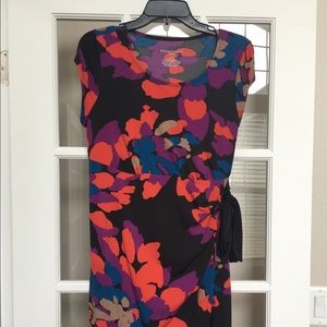 Floral maternity dress! NWT. Size small