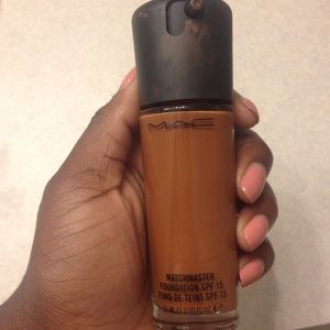 MAC liquid foundation