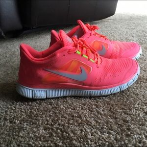 RARE Women's Nike Free Run size 8