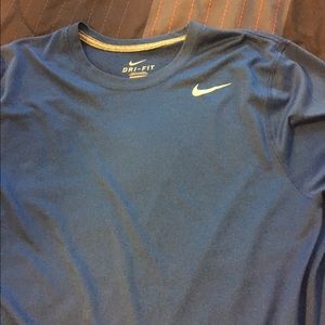 Nike dri fit men's shirt sleeve shirt. Size large