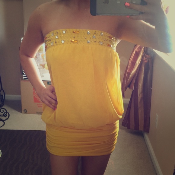 Yellow balloon dress