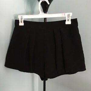 Black shorts with folds in the front