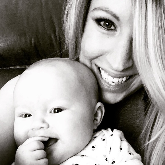 Meet your Posher, Lindsey - Picture 2 of 2