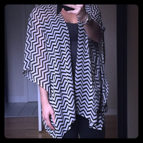 NWOT black & white chevron chiffon shawl.