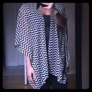 NWOT black & white chevron chiffon shawl.
