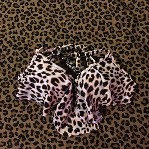 Nwot Victoria's Secret push up flounce bikini top.