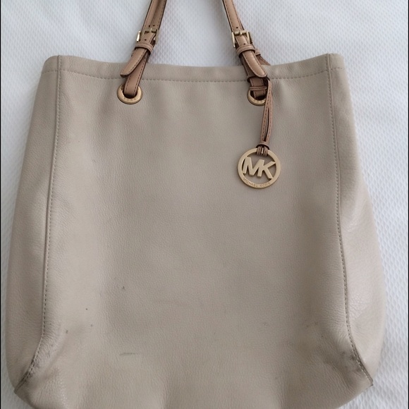 Michael Kors Handbags - Michael Kors Signature Tote